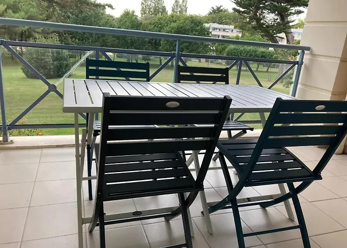 A 300m De La Plage, Parc, Piscine, Terrasse Apartment *